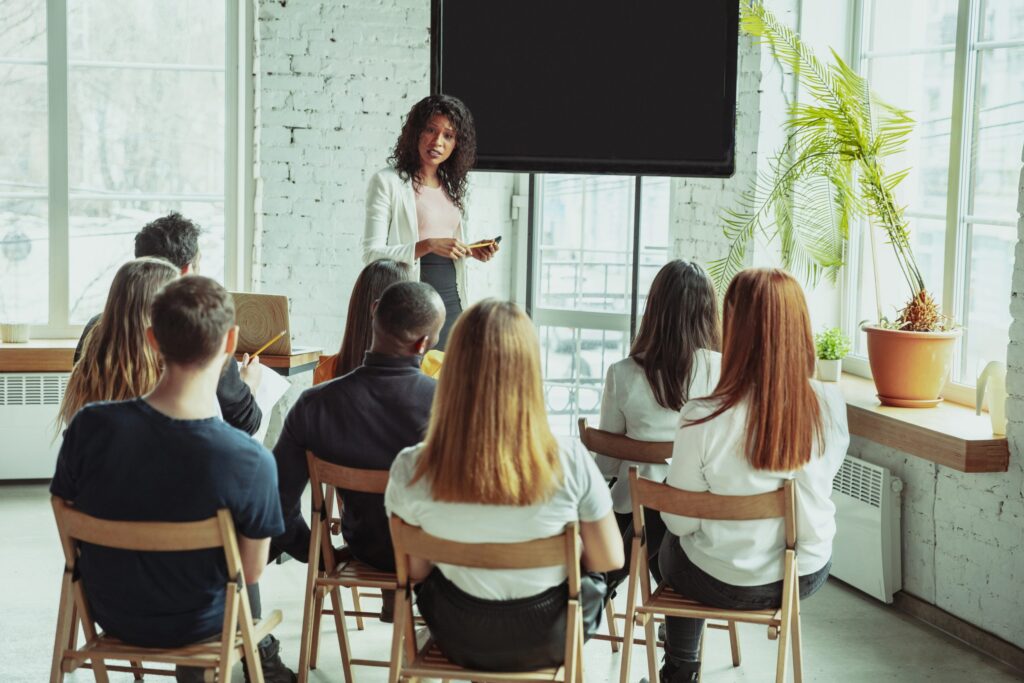 female-african-american-speaker-giving-presentation-in-hall-at-university-workshop-scaled-3-1024x683 Vestibular FGV 2025: Inscrição, Provas, Vagas e Resultados