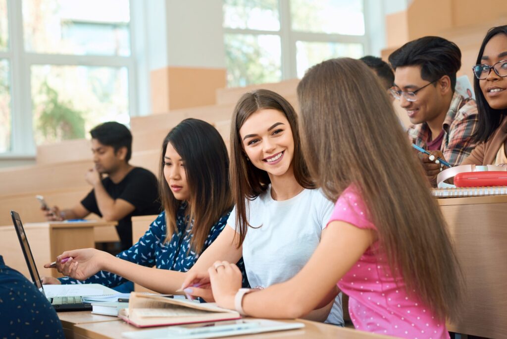 smiling-students-talking-during-lesson-scaled-1-1024x684 Vestibular UECE 2025: Inscrições, Provas, Datas, Vagas e Cursos