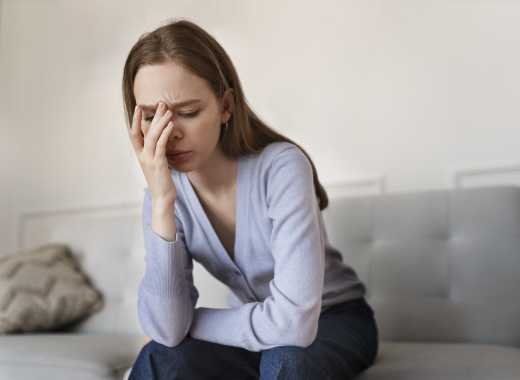 side-view-anxious-woman-sitting-home-1024x748 Como Cuidar da Sua Saúde Mental: Dicas e Estratégias Eficazes