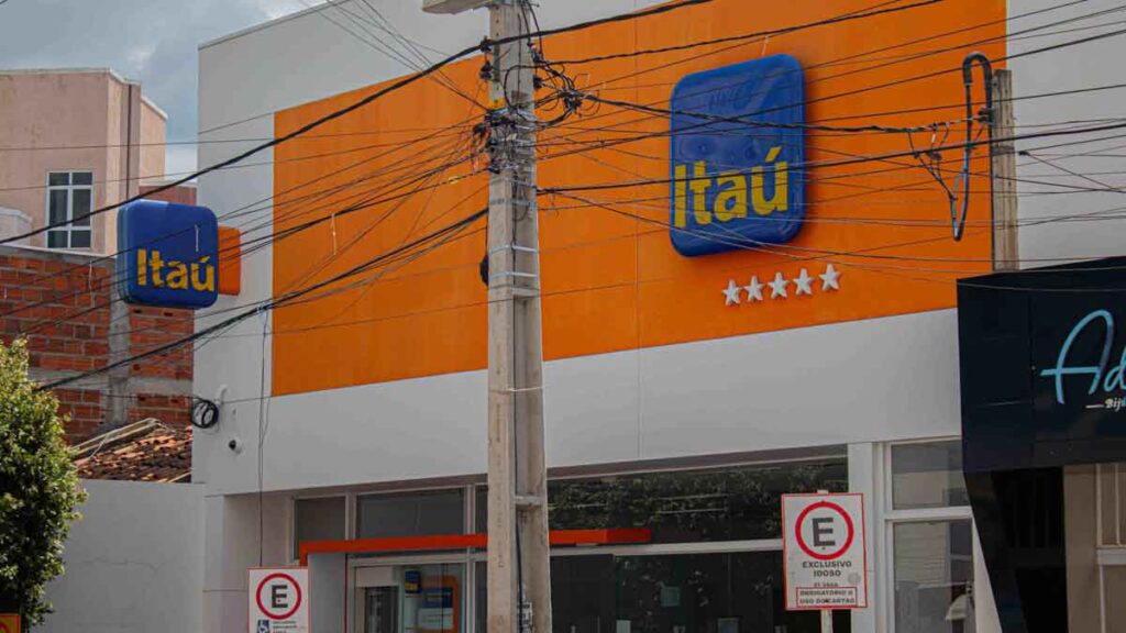 porta-agencia-itau-fdr-1-1-1024x576 Revolução nos pagamentos: Itaú lança PIX por aproximação